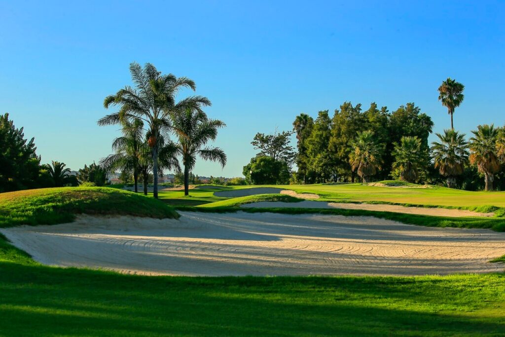 Laguna Golf Course 16th hole clubhouse algarve magazine